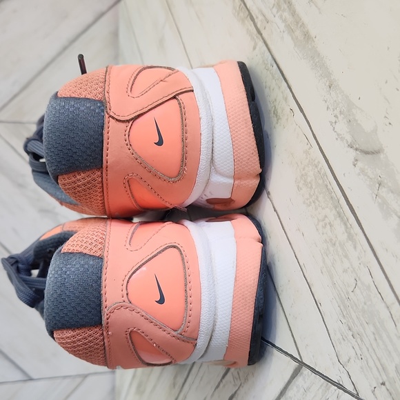 Peach Nike Air dictate 2 Size 8 sneakers - Picture 4 of 9